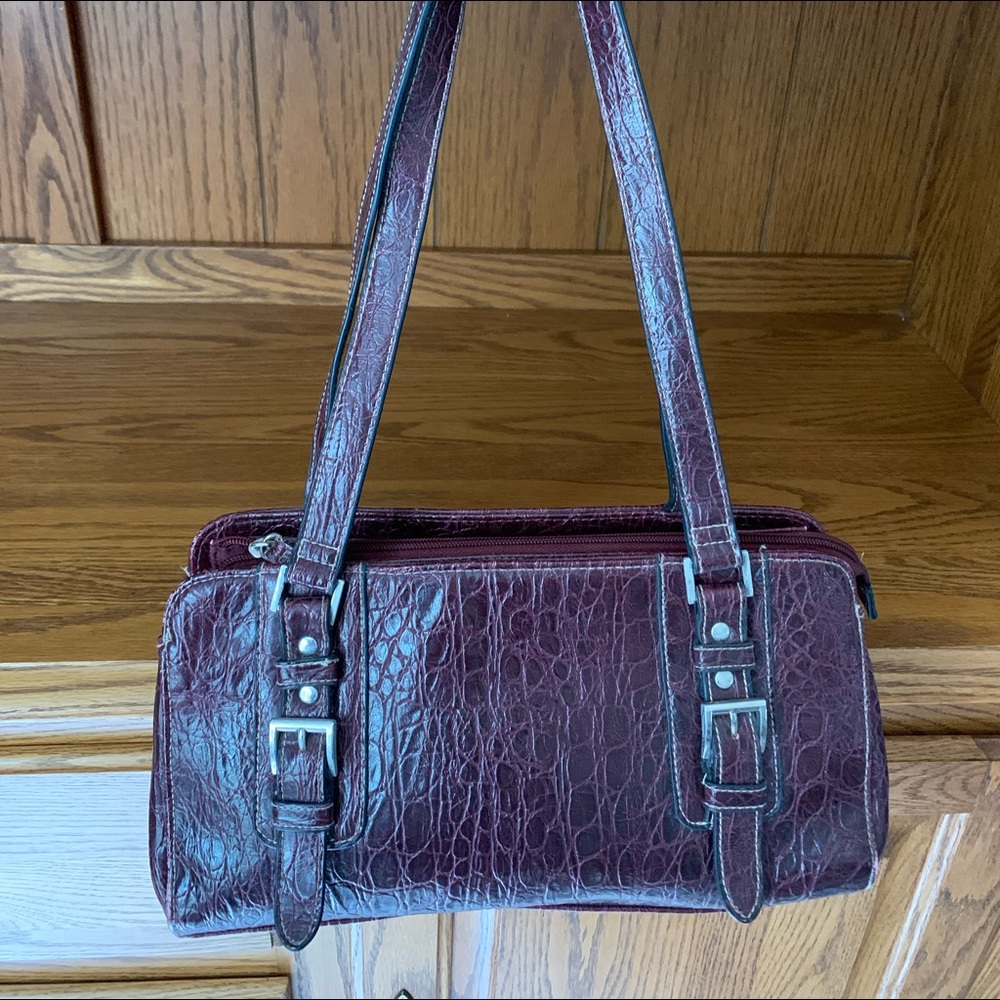Burgundy shoulder bag